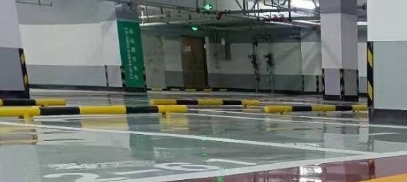 蘇州環(huán)氧地坪廠家分析，冬天進(jìn)行地坪施工時，特別注意以下幾個方面？