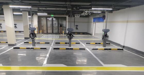 蘇州車位劃線，飛揚(yáng)專業(yè)施工團(tuán)隊